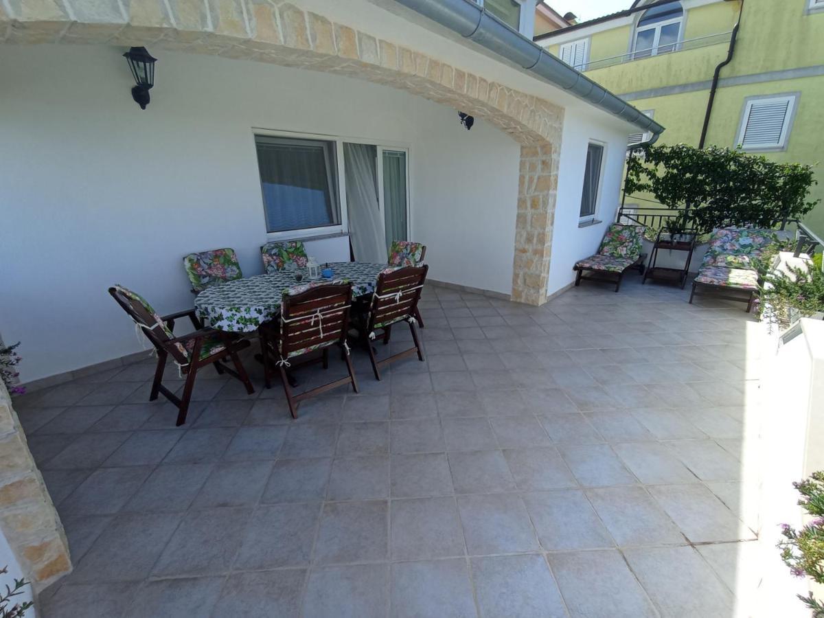 Apartments Tina Pula Exterior foto