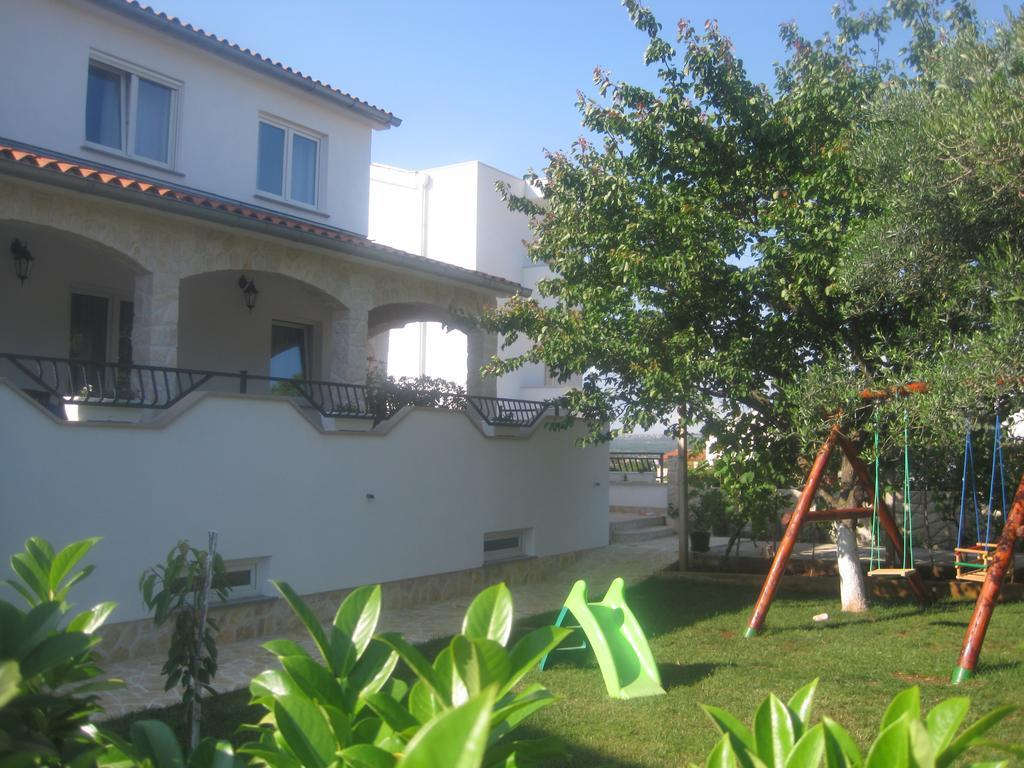 Apartments Tina Pula Exterior foto