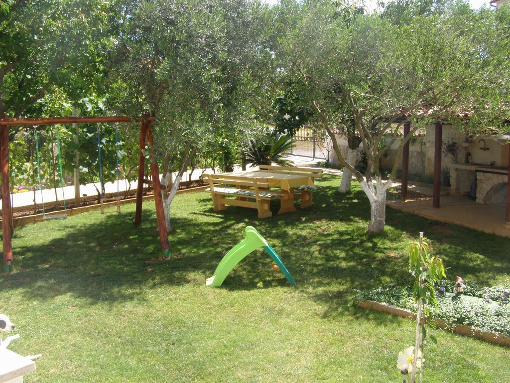 Apartments Tina Pula Exterior foto